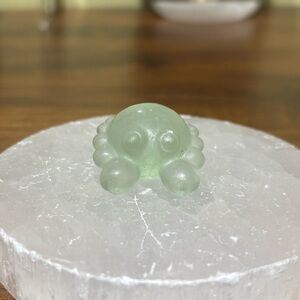 Fluorite crystal crab carving